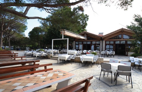 Valbandon RV Rental | Happy Camp mobile homes in Centro Vacanze Bi Village