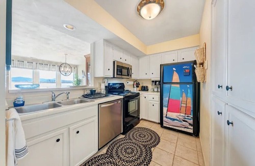 North Shore Condo | Happy Daze! Lakefront condo on SML Lake