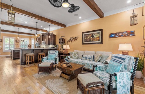 North Causeway House | Happy Daze: Prime Location, Pool, Tiki Bar and Marina Access 🍹🌴