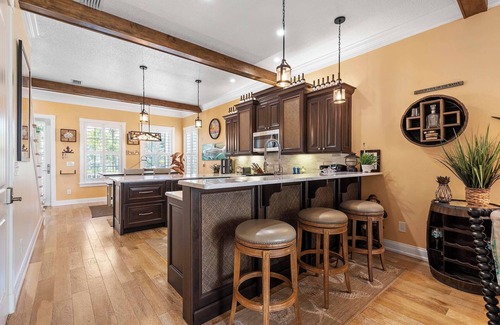 North Causeway House | Happy Daze: Prime Location, Pool, Tiki Bar and Marina Access 🍹🌴