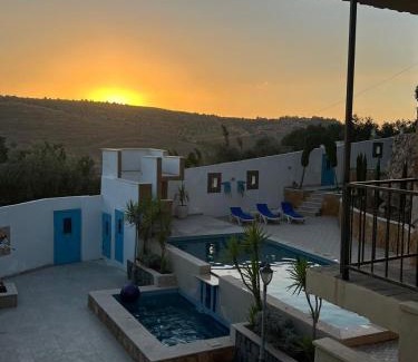 Suwailih Ski Chalet | Happy Feet chalet المزرعة السعيدة
