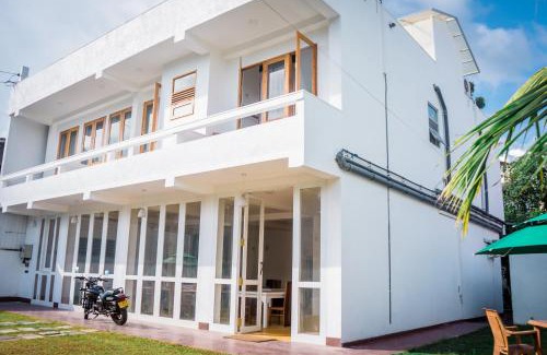 Mirissa House | Happy Hours Guest House & Restaurant