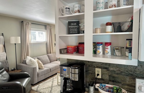 Auburn Hills House | Happy-Little-House: Clean, Cozy, Cute! King Bed & Family-Friendly. A+ Location.