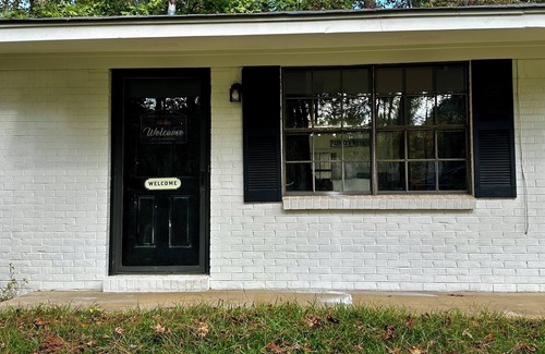 Oxford House | Happy Place in the Sip, Your Happy Place in the Sip!