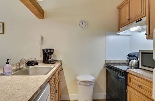 Harbor Springs Condo | Harbor Cove #11, Week 35 Near Skiing, Golf & Downtown