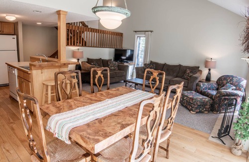 Harbor Springs Condo | Harbor Cove #39 | Private Beach Access on Little Traverse | Pool | Fireplace