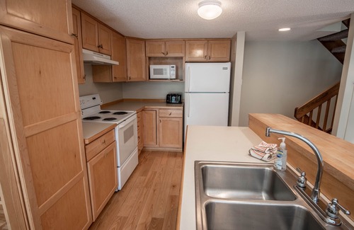 Harbor Springs Condo | Harbor Cove #39 | Private Beach Access on Little Traverse | Pool | Fireplace