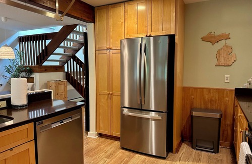Harbor Springs Condo | Harbor Cove #64 Sandy Beach - Close to Skiing!