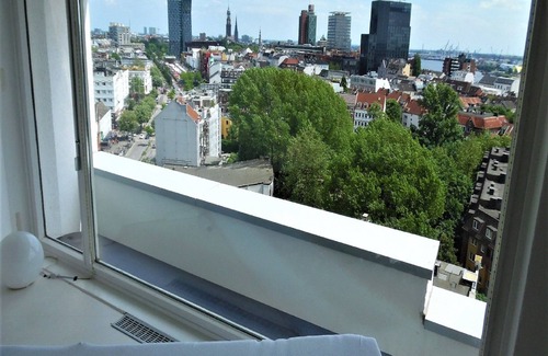 Saint Pauli Apartment | Harbor, Elbe and Reeperbahn views, luxury design suite, prime location, underground parking