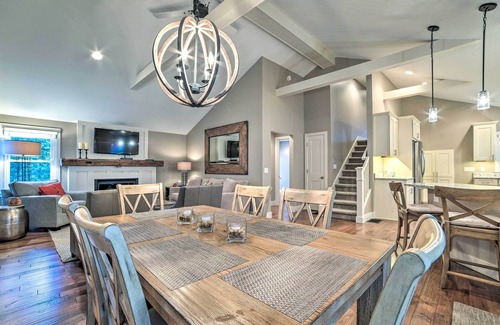 Harbor Springs House | Harbor Springs Home: Walk to Dining & Beach!