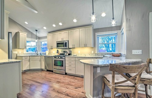 Harbor Springs House | Harbor Springs Home: Walk to Dining & Beach!