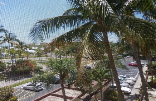 Siesta Key Condo | Harbor Towers & Yacht Club racket and