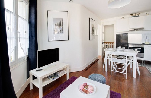 Isigny-sur-Mer Cottage | Harbor View Hideaway