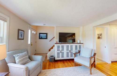 Falmouth House | Harborside Retreat