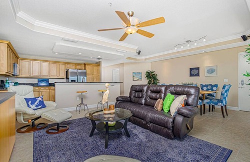 Englewood Apartment | Harborview 2 Bedroom Condo with Heated Pool