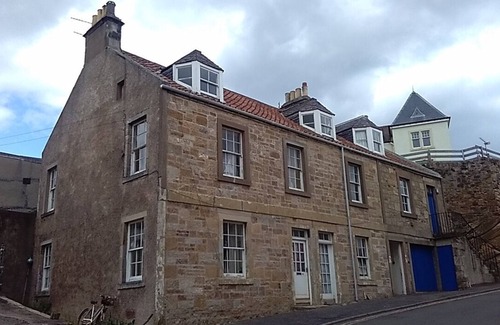 Pittenweem Apartment | Harbour flat Pittenweem, near golf, beaches, sea views, great base for East Neuk