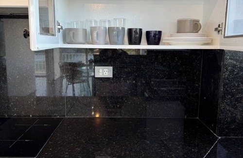Kirribilli Apartment | Harbour Front Apartment + Balcony View of Opera House & Harbour Bridge