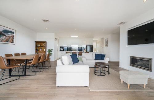 Safety Beach House | Harbour Haven - Generous Group Stay Near Martha Cove