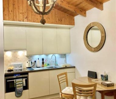 Borth-y-Gest Apartment | Harbour Haven: Spectacular Views