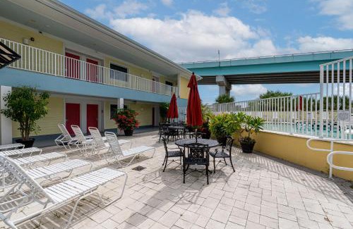 Fort Myers Beach Apartment | Harbour House at the Inn 209