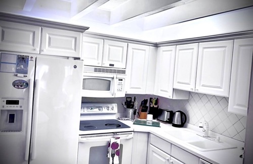 Moorings Condo | Harbour Lights Bayfront Condo. 5 minute walk to the Moorings beaches and shops.