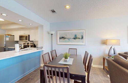 Miramar Beach House | Harbour Point 918 ~ Stunning Lakefront View ~ Newly Remodeled Kitchen