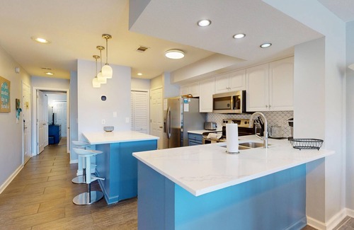 Miramar Beach House | Harbour Point 918 ~ Stunning Lakefront View ~ Newly Remodeled Kitchen