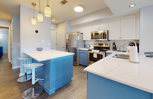 Miramar Beach House | Harbour Point 918 ~ Stunning Lakefront View ~ Newly Remodeled Kitchen