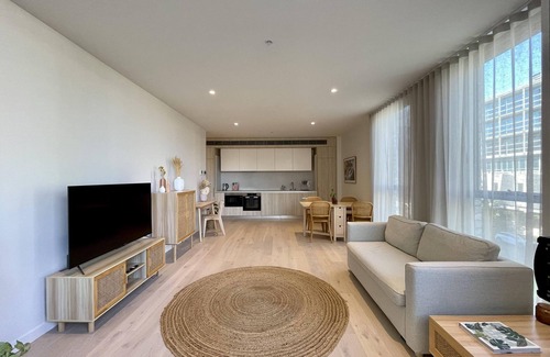 Newcastle Apartment | Harbour Side on Honeysuckle - minutes from Newcastle beaches and CBD