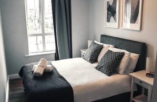 North Wall Apartment | Harbour Square House