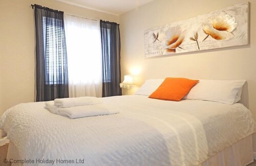 Gosport Apartment | Harbour View 2 - an apartment that sleeps 4 guests in 2 bedrooms