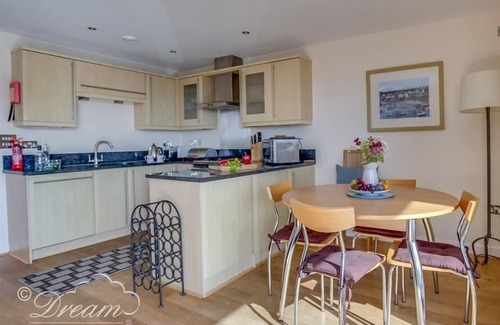 West Bay Cottage | HARBOUR VIEW APARTMENT in West Bay