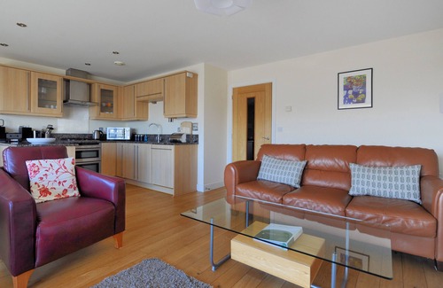 West Bay Cottage | HARBOUR VIEW, family friendly, country holiday cottage in West Bay