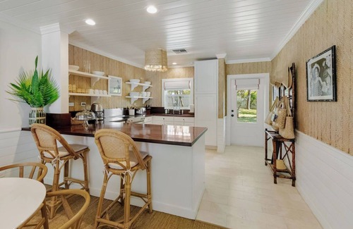 Dunmore Town Cottage | Harbour View 'HIGH TIDE' Cottage – Elevated Bayside Retreat on Shared property
