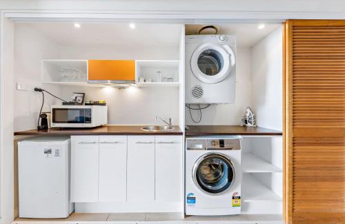 Airlie Beach Apartment | Harbour View King Suite with Spa 1511