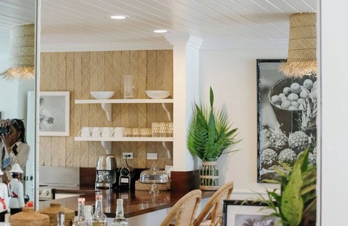 Dunmore Town Cottage | Harbour View 'LOW TIDE' Cottage – Bayside Charm with Spectacular Sunsets