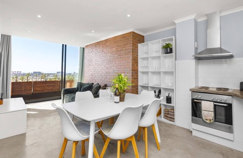 Cape Town Apartment | Harbour View Stylish Woodstock Apartment w Balcony