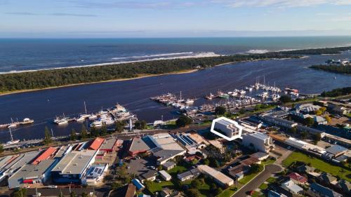 Lakes Entrance House | Harbour Views