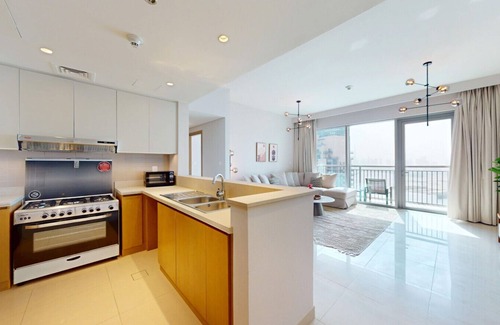 Dubai Apartment | Harbour Views - Chic Three Bed with Creek Views