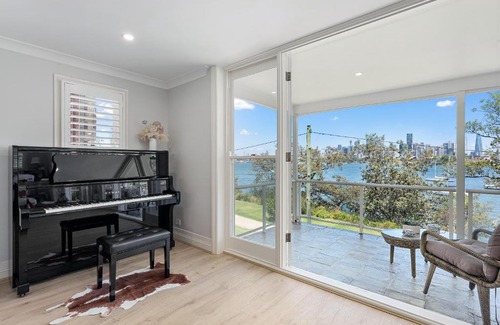 Cremorne Point House | Harbourfront Haven 4BR Retreat with Stunning Views of Sydney Iconic Landmarks