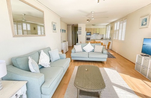 Soldiers Point Apartment | Harbourside, 13/3-7 Soldiers Point Road - fantastic waterfront unit
