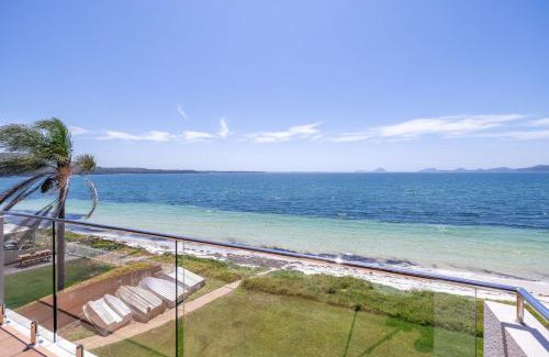 Soldiers Point Apartment | Harbourside 14, 3-7 Soldiers Point Rd - waterfront magic