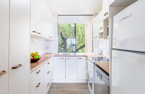 Soldiers Point Apartment | Harbourside, 15/3-7 Soldiers Point Road - right on the waterfront