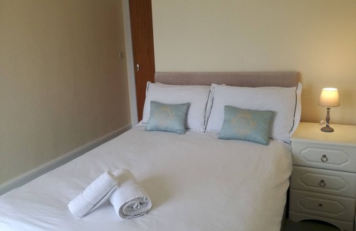 Dartmouth Apartment | Harbourside 2 - Two Bedroom Apartment, Sleeps 5