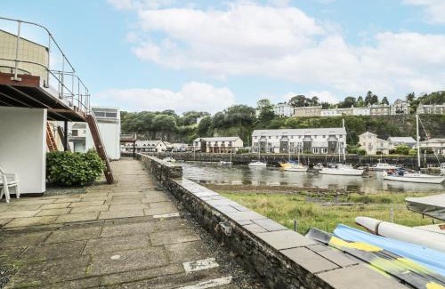 Borth-y-Gest Apartment | Harbwr Hideaway