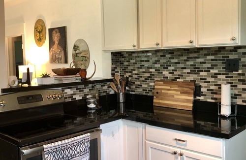 Northside House | Hardy Heaven - Sunny Bungalow Huge Yard, Mins to Downtown, Minute Maid