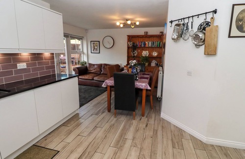 Rothbury House | HAREFIELD, pet friendly, with a garden in Rothbury