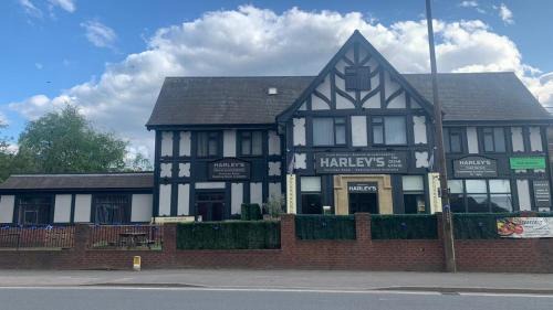 Chesterfield Hotel | Harleys Inn