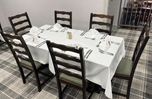 Chesterfield Hotel | Harleys Inn