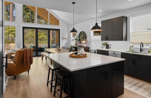Roslyn House | Harmony Haven - Ev - Hot Tub - Pups Allowed